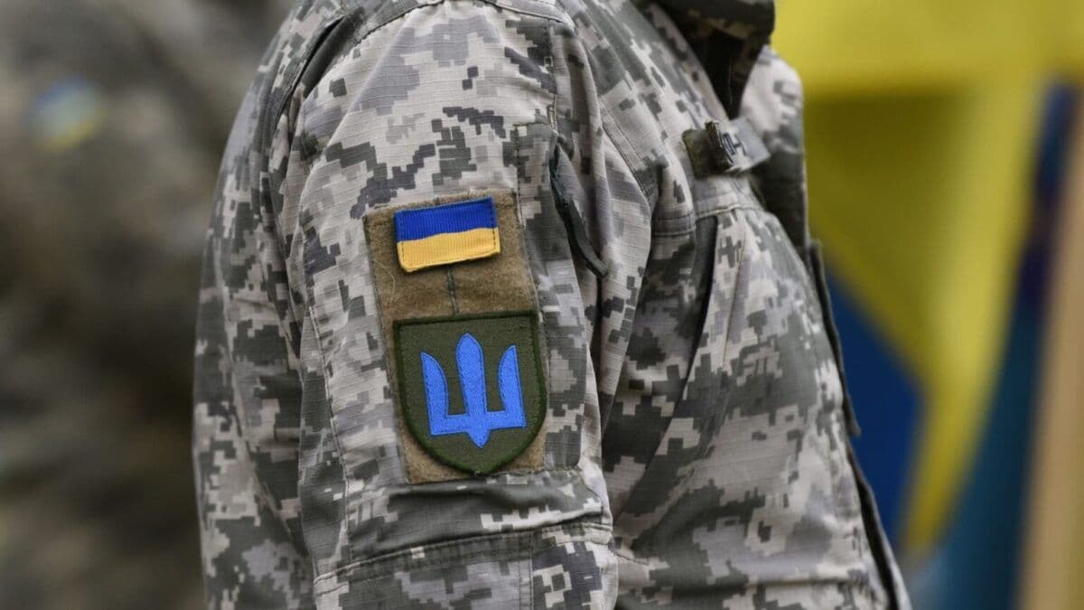 Військовослужбовець у формі